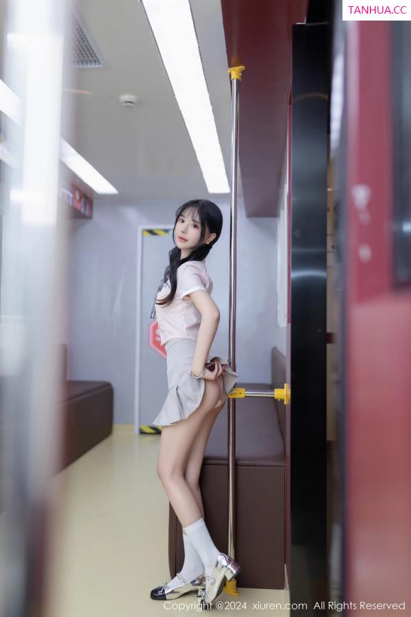   [XiuRen]高清写真图 2024.05.10 No.8515 幼幼 地铁美腿第4张图片